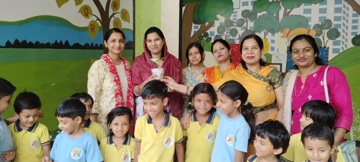 उमंग महिला एवं बाल उत्थान  समिति ने शिक्षकों का किया सम्मान